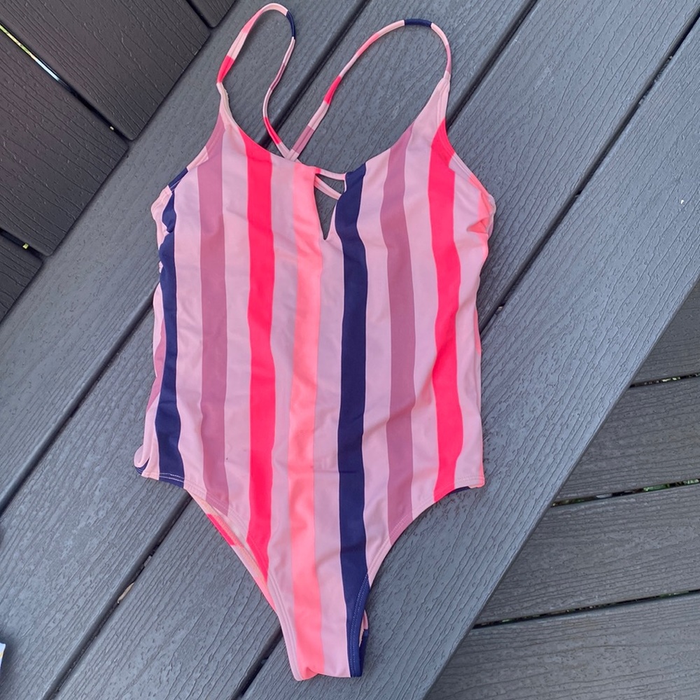 Xhilaration size medium bathing suit